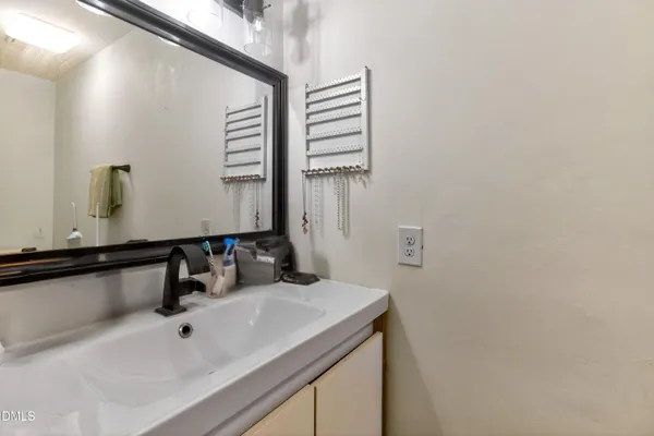$275,000 | 220 Elizabeth Street, Unit A3, Chapel Hill, NC 27514