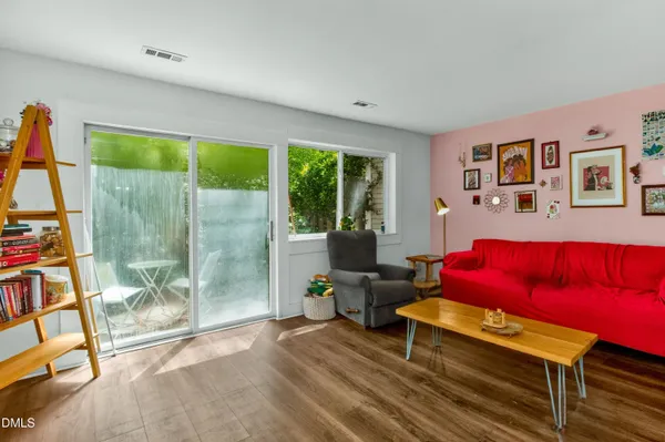 $275,000 | 220 Elizabeth Street, Unit A3, Chapel Hill, NC 27514