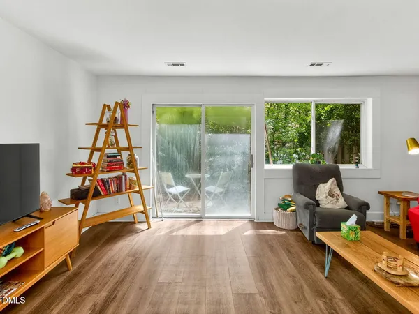 $275,000 | 220 Elizabeth Street, Unit A3, Chapel Hill, NC 27514