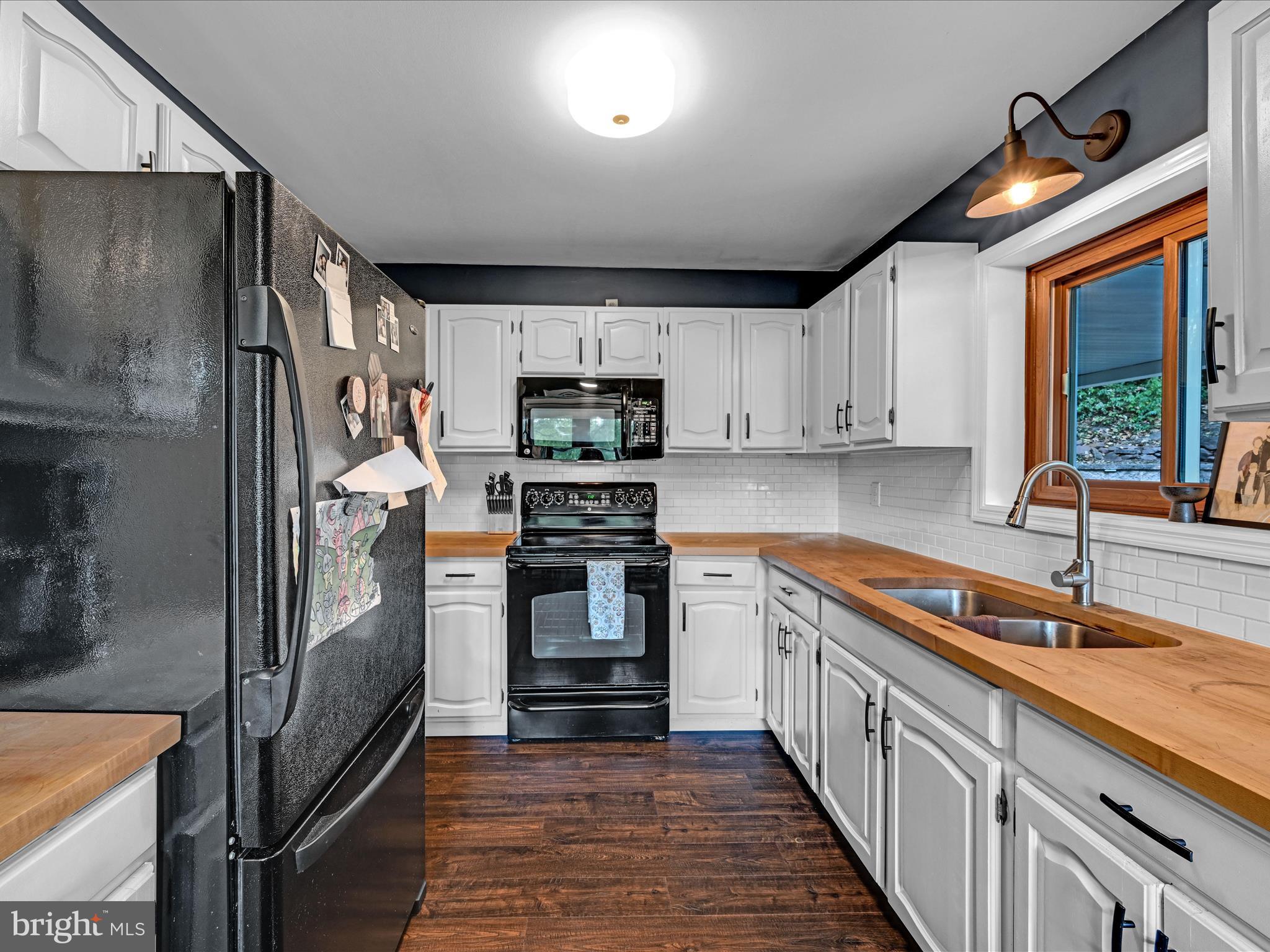 124 Ridge Avenue Ephrata, PA 17522 - Photo 8 of 26 Kitchen