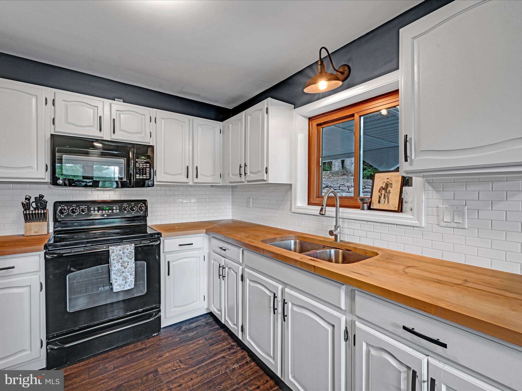 124 Ridge Avenue Ephrata, PA 17522 - Photo 9 of 26 Kitchen
