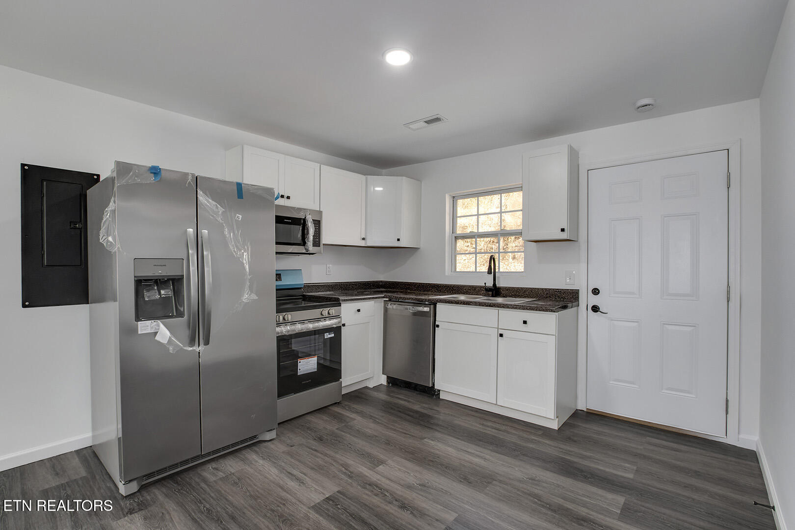 4835 Highway 30 Decatur, TN 37322 - Photo 11 of 29 11_StateHighway30W_4835_Kitchen01