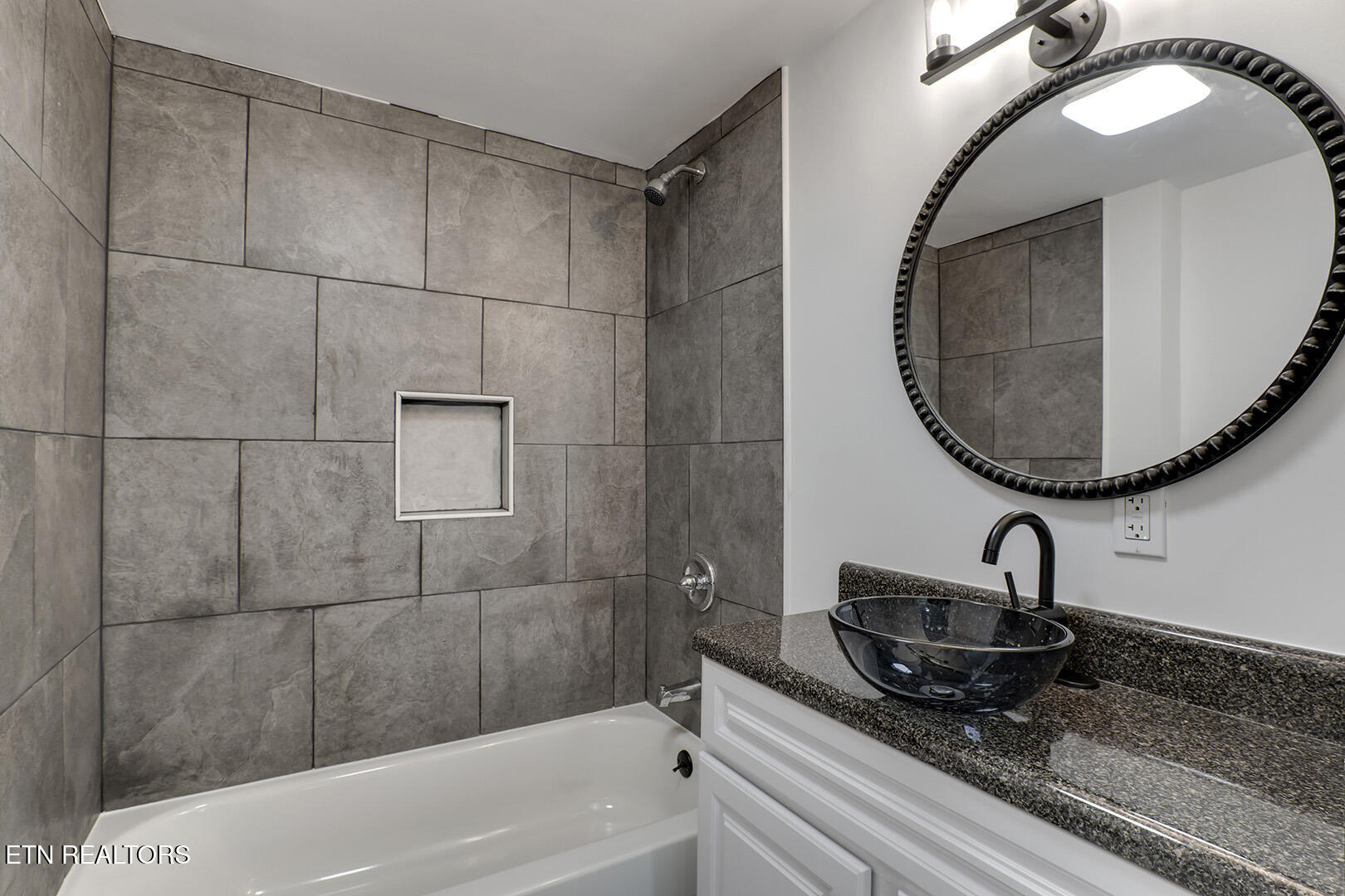 4835 Highway 30 Decatur, TN 37322 - Photo 14 of 29 14_StateHighway30W_4835_GuestBath