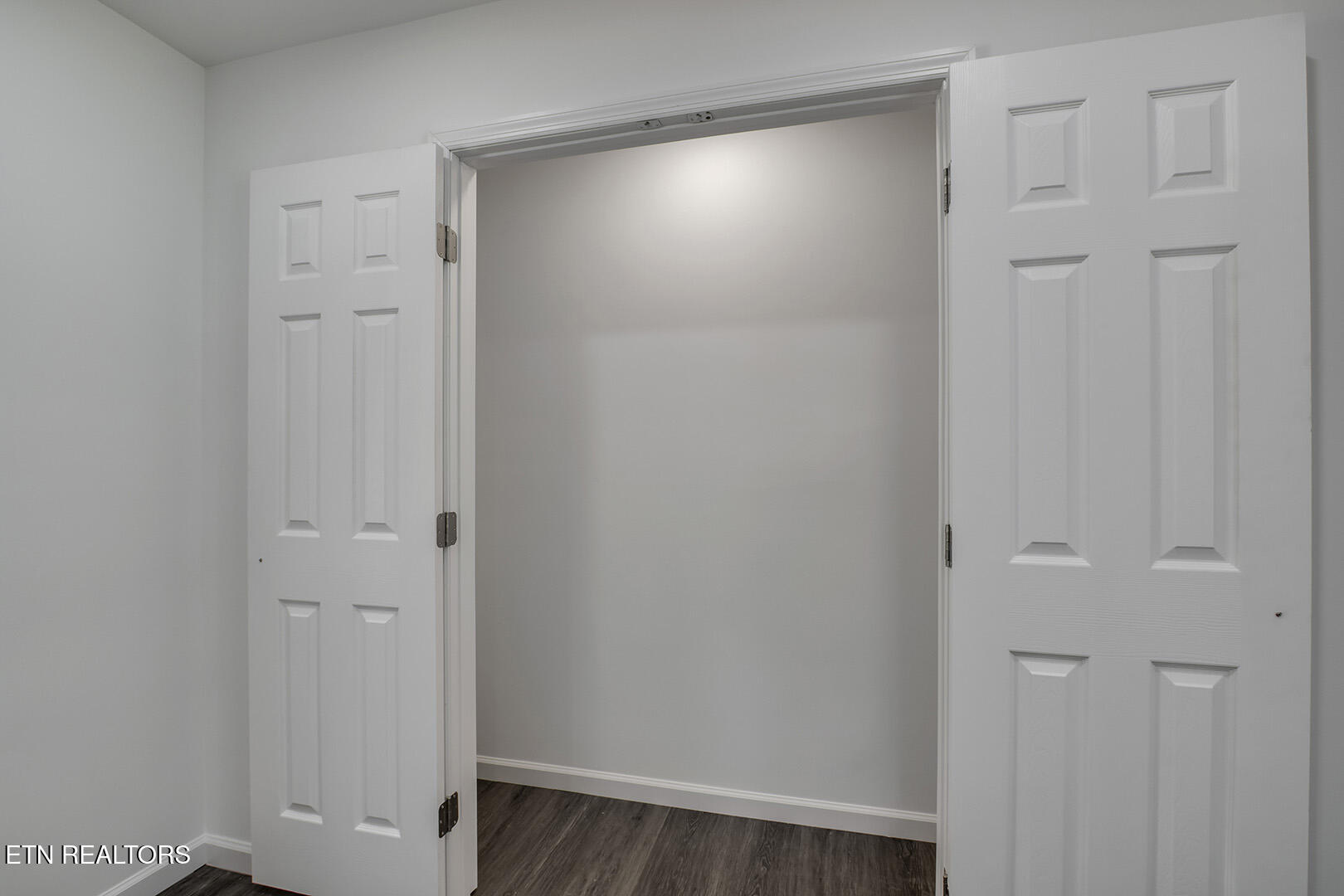 4835 Highway 30 Decatur, TN 37322 - Photo 19 of 29 19_StateHighway30W_4835_MasterCloset