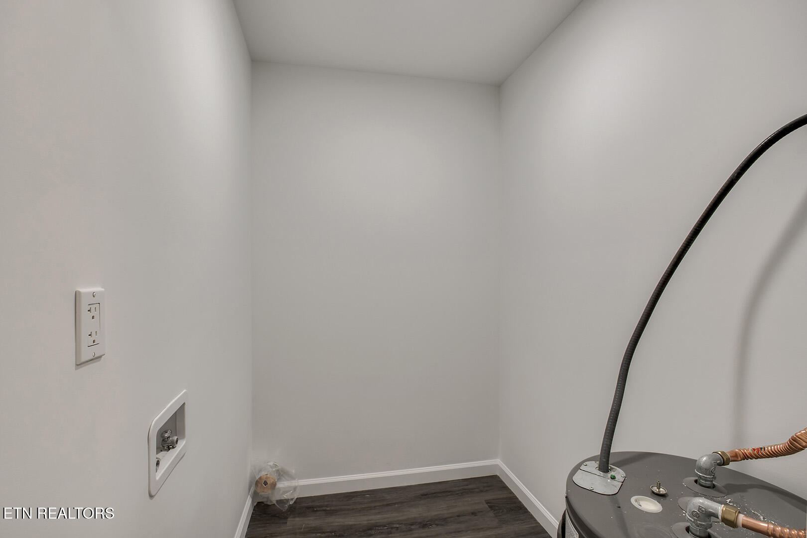 4835 Highway 30 Decatur, TN 37322 - Photo 23 of 29 23_StateHighway30W_4835_Laundry