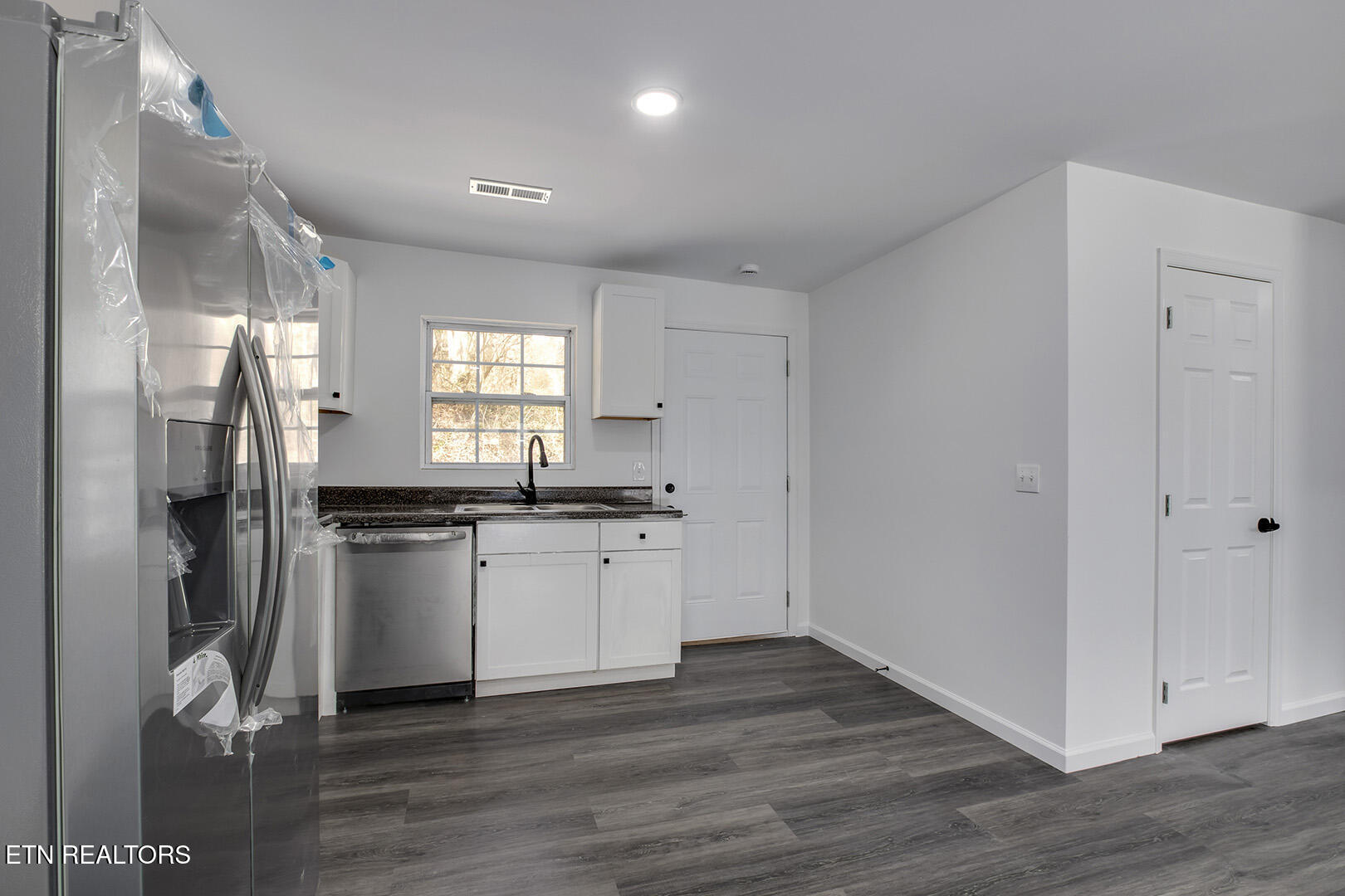 4835 Highway 30 Decatur, TN 37322 - Photo 24 of 29 24_StateHighway30W_4835_Kitchen04-DeckEx