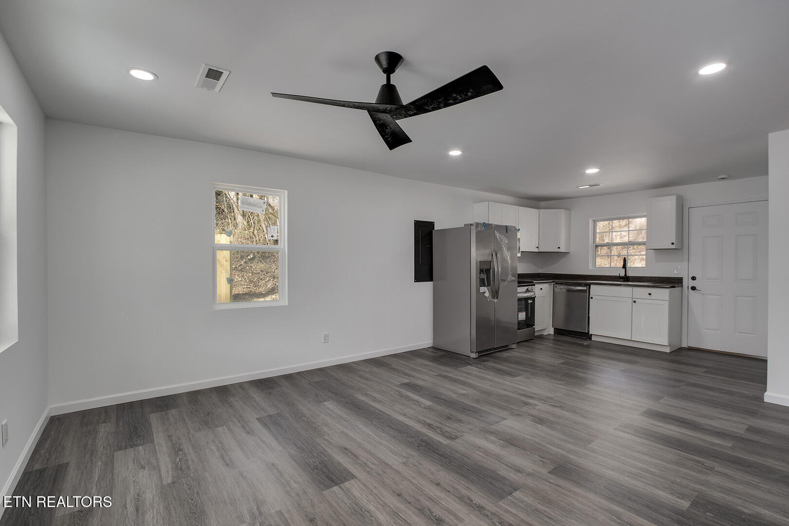 4835 Highway 30 Decatur, TN 37322 - Photo 7 of 29 07_StateHighway30W_4835_Living01