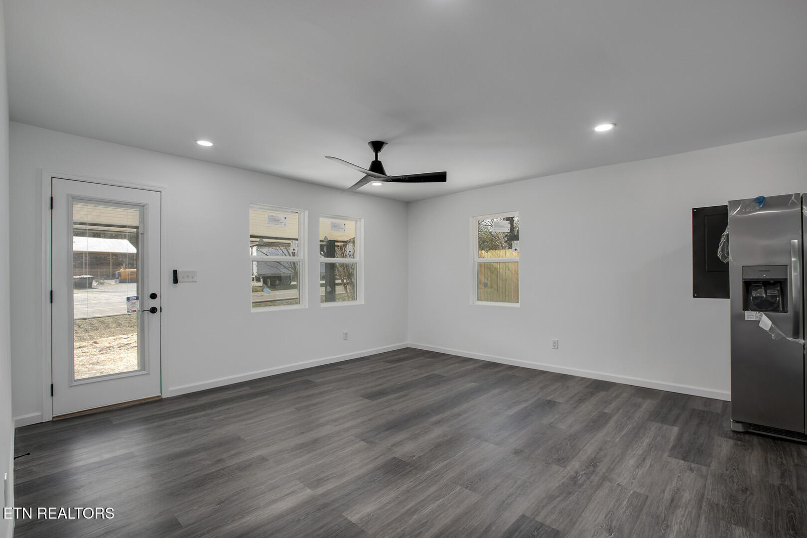 4835 Highway 30 Decatur, TN 37322 - Photo 8 of 29 08_StateHighway30W_4835_Living02