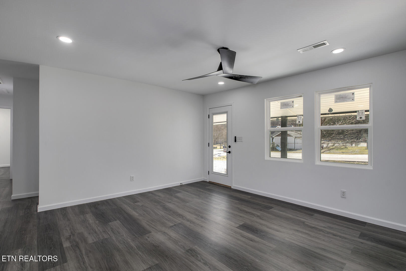 4835 Highway 30 Decatur, TN 37322 - Photo 9 of 29 09_StateHighway30W_4835_Living03