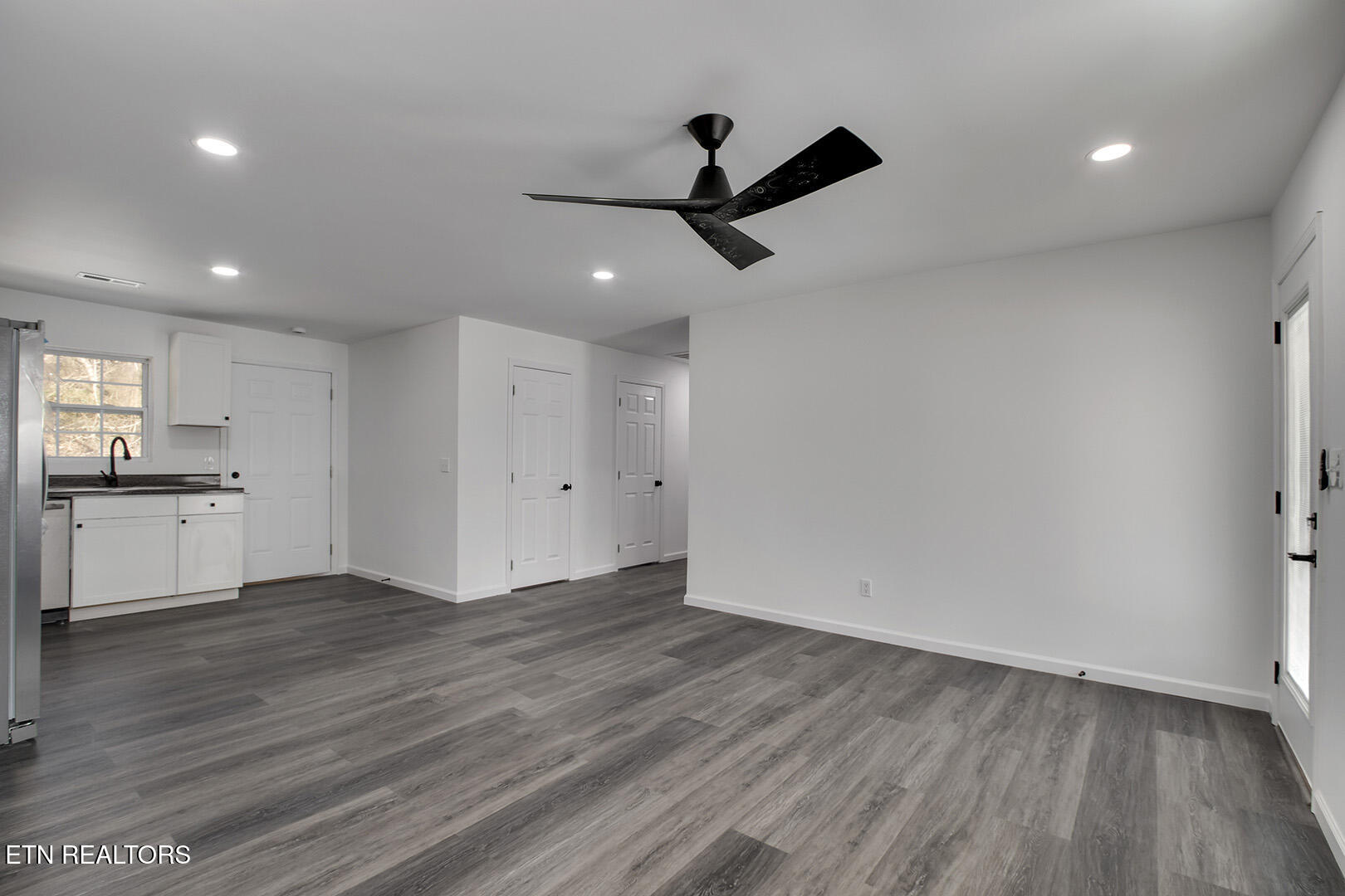 4835 Highway 30 Decatur, TN 37322 - Photo 10 of 29 10_StateHighway30W_4835_Living03