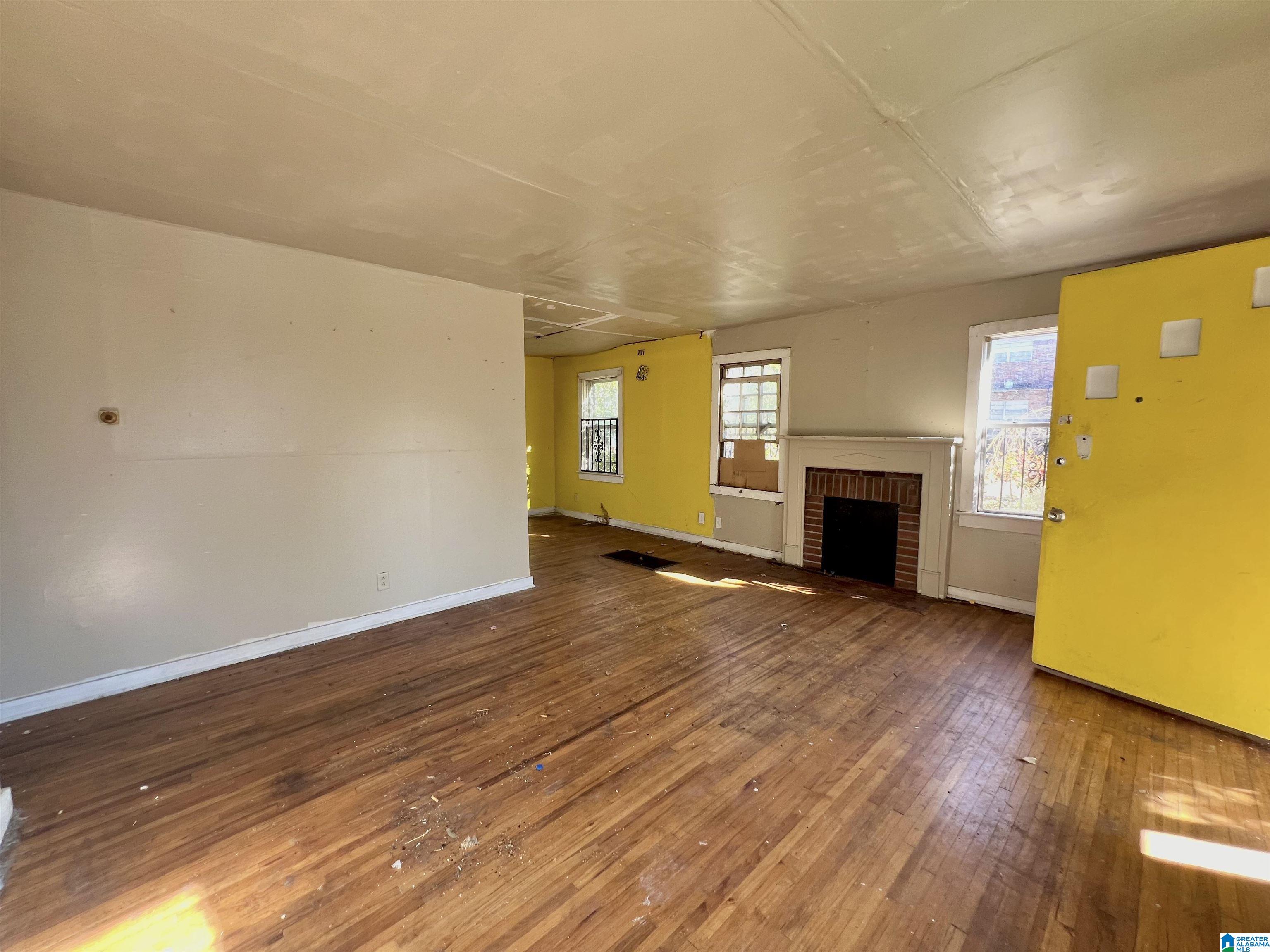 533 15th Place Southwest Birmingham, AL 35211 - Photo 4 of 10