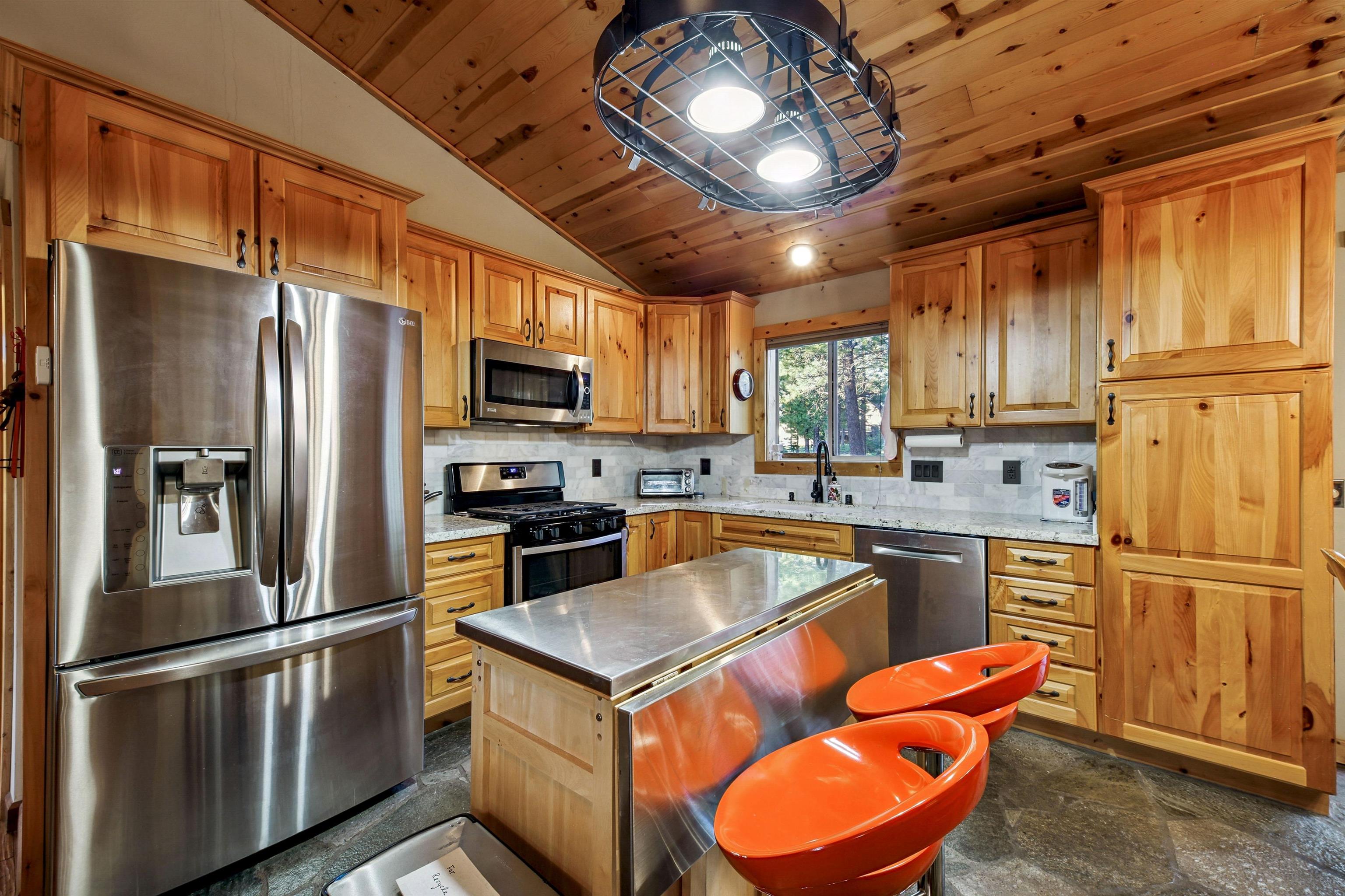 12466 Pinnacle Loop Truckee, CA 96161 - Photo 14 of 28