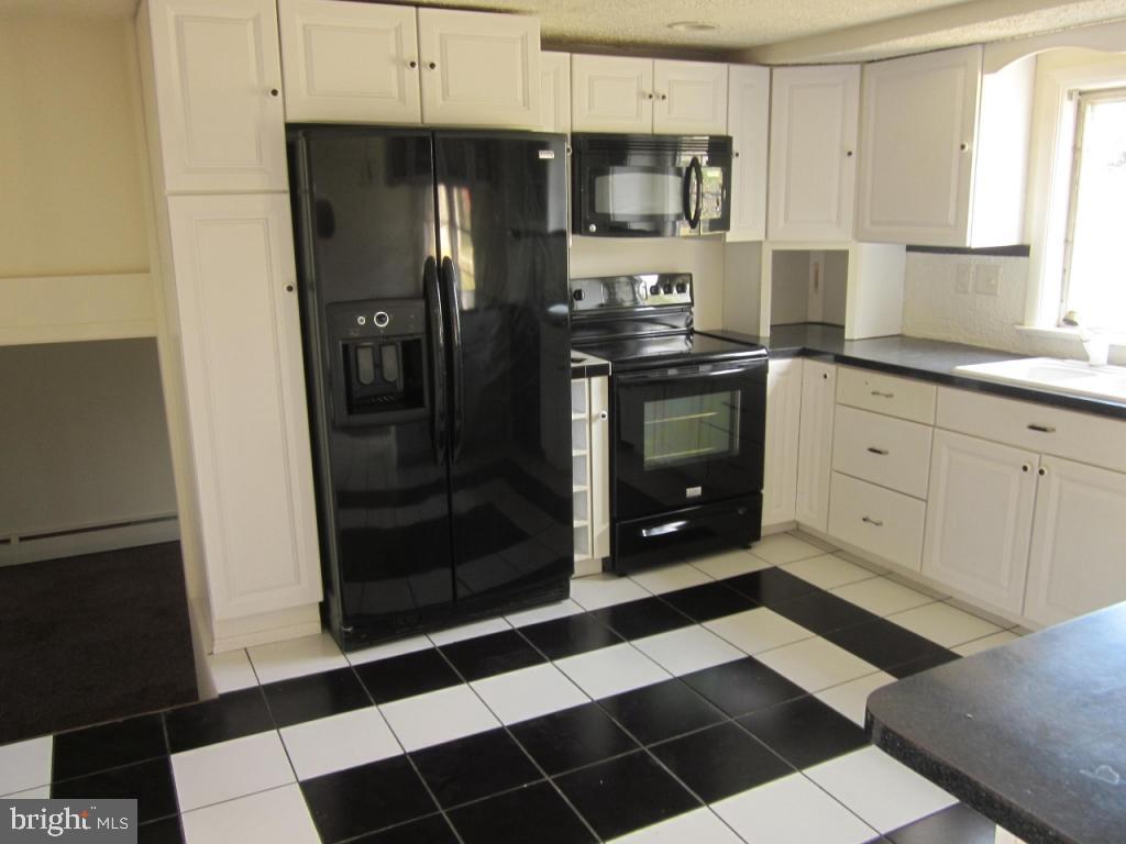 122 Whitney Road Lancaster, PA 17603 - Photo 8 of 22 Gallery Image 8
