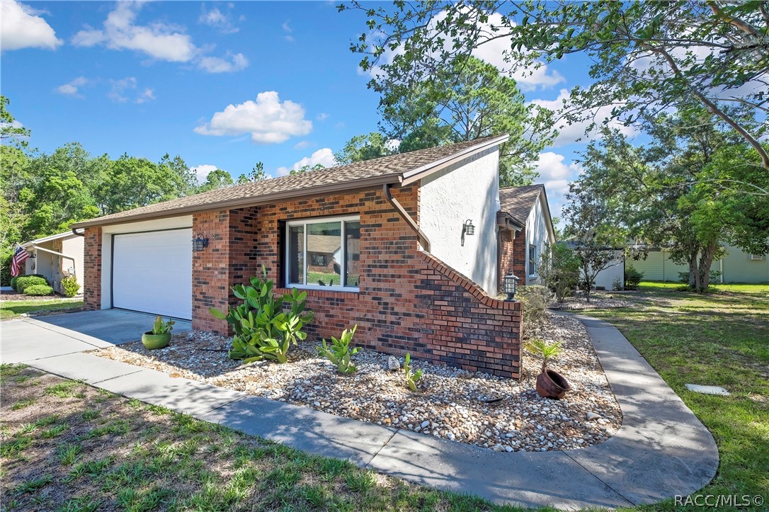 2 Quail Run Homosassa, FL 34446 - Photo 2 of 36 Large corner lot