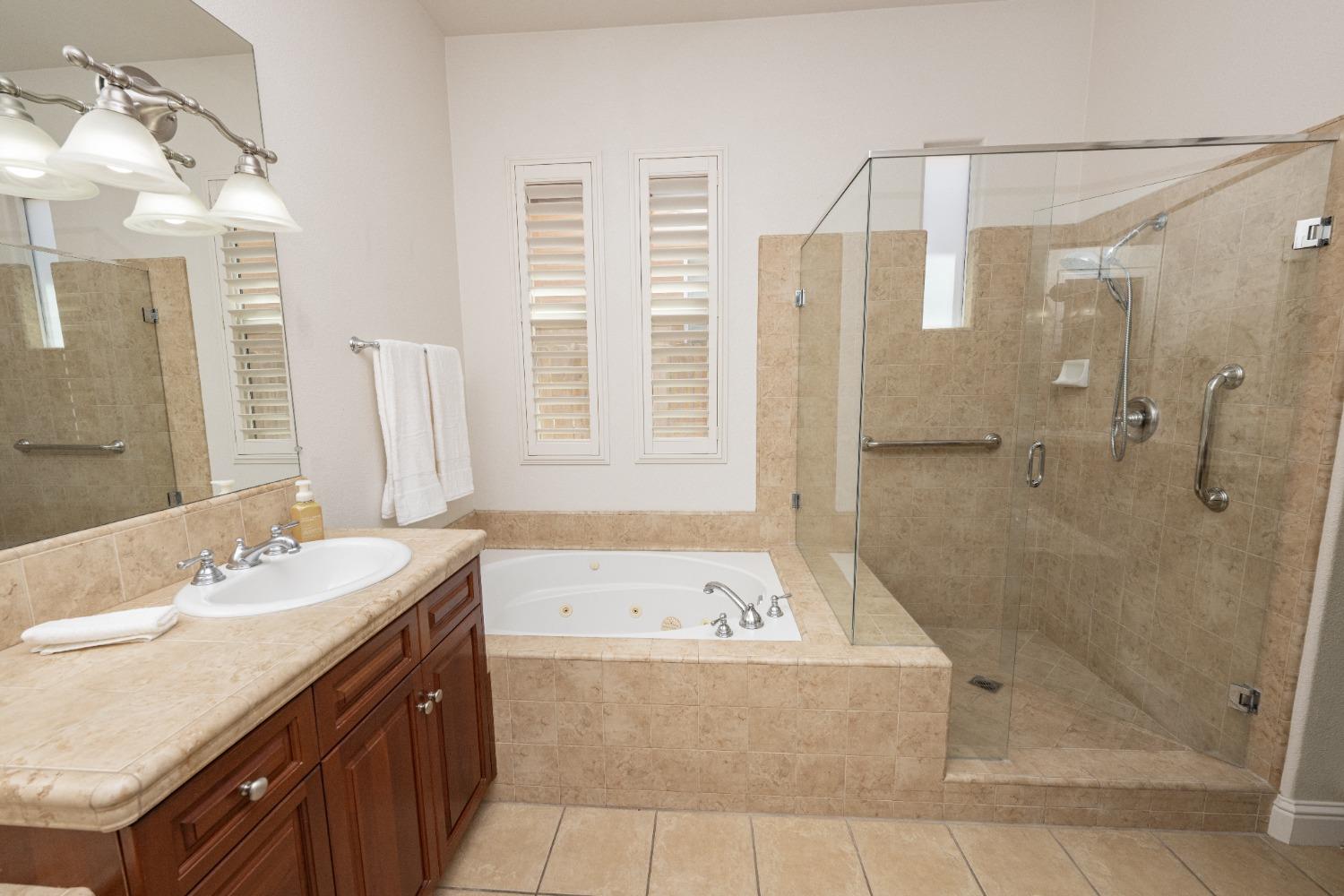 1778 Osmun Avenue Clovis, CA 93619 - Photo 25 of 35 a bathroom with a tub sink and mirror
