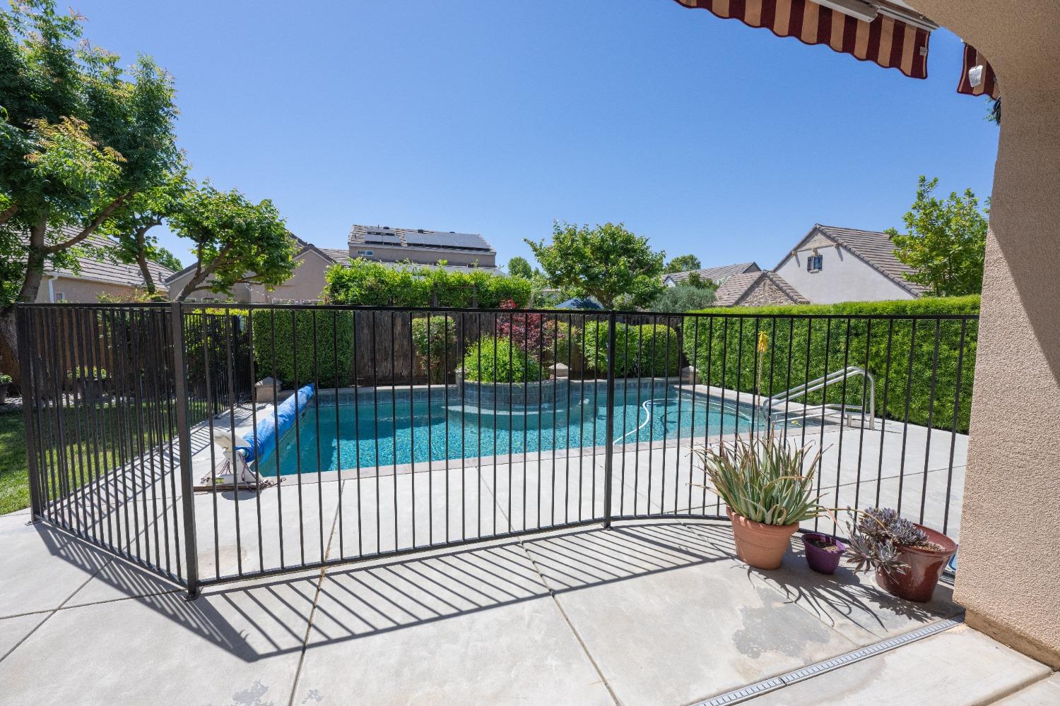 1778 Osmun Avenue Clovis, CA 93619 - Photo 28 of 35 a view of balcony with furniture