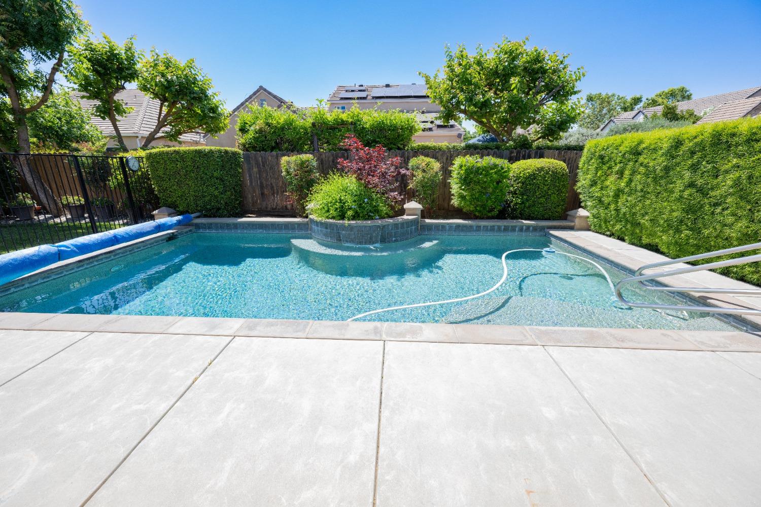 1778 Osmun Avenue Clovis, CA 93619 - Photo 30 of 35 a view of a garden