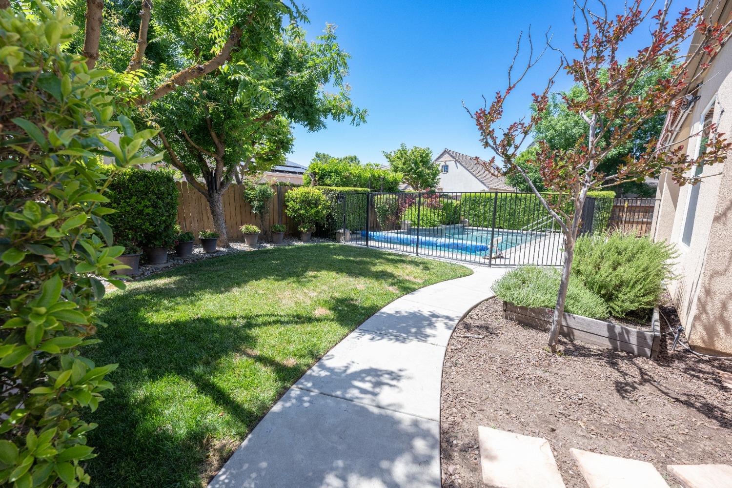 1778 Osmun Avenue Clovis, CA 93619 - Photo 31 of 35 a view of a backyard with a garden