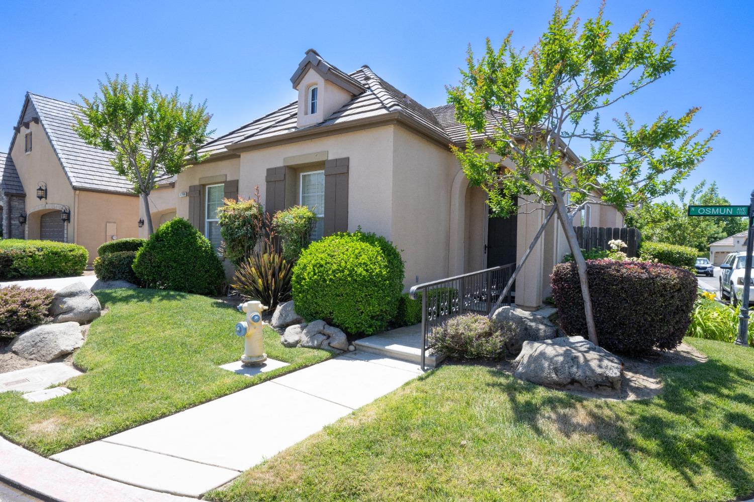 1778 Osmun Avenue Clovis, CA 93619 - Photo 34 of 35 a house view with a garden space