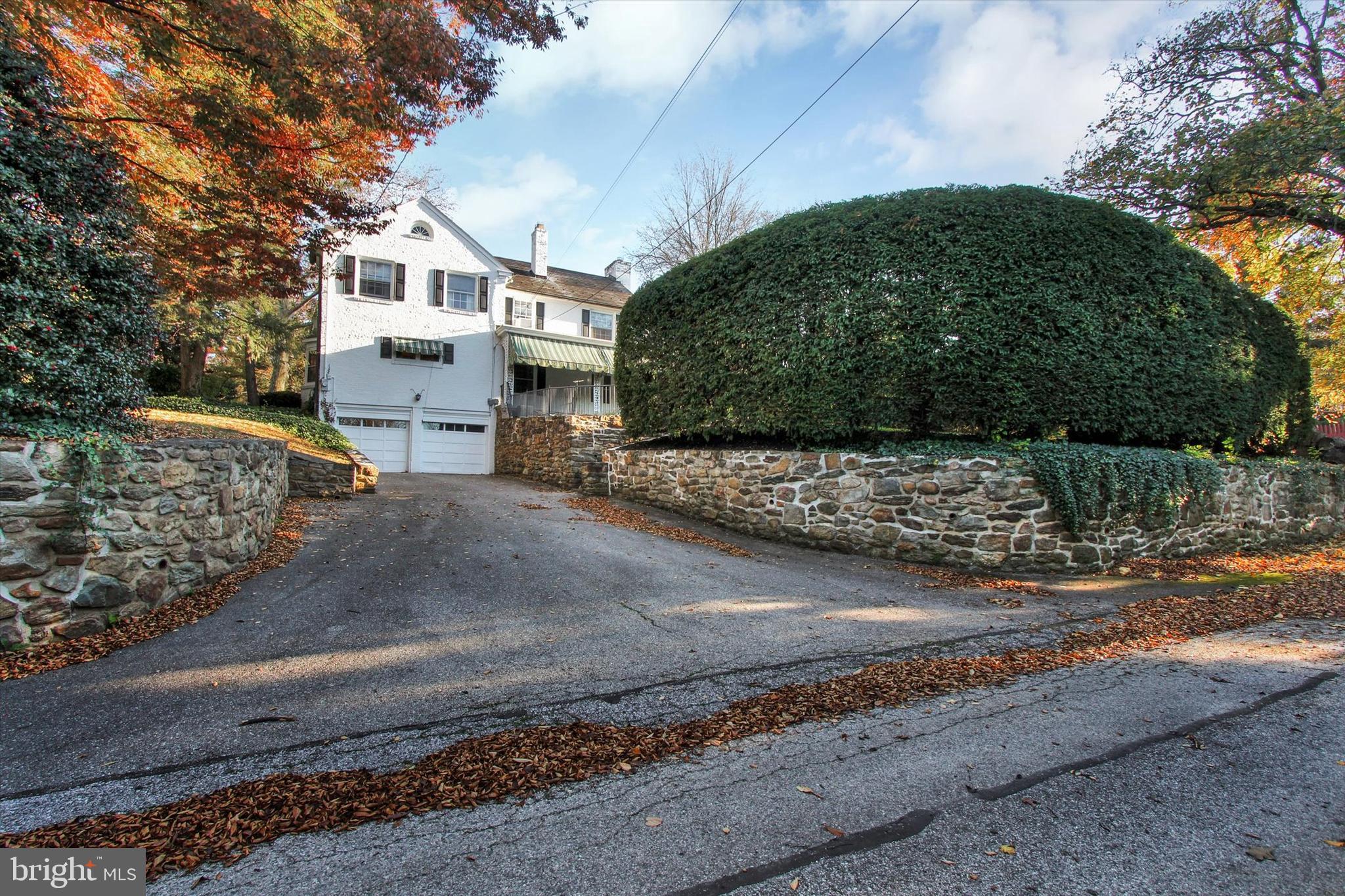 2-Car Garage & Driveway,  with Alley Access