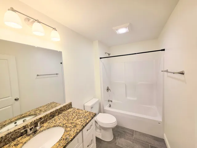 $3,200 | 1 Cleveland Avenue, Unit 1, Concord, NH 03301