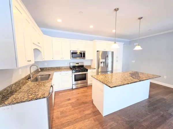 $3,200 | 1 Cleveland Avenue, Unit 1, Concord, NH 03301