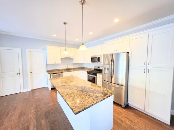 $3,200 | 1 Cleveland Avenue, Unit 1, Concord, NH 03301