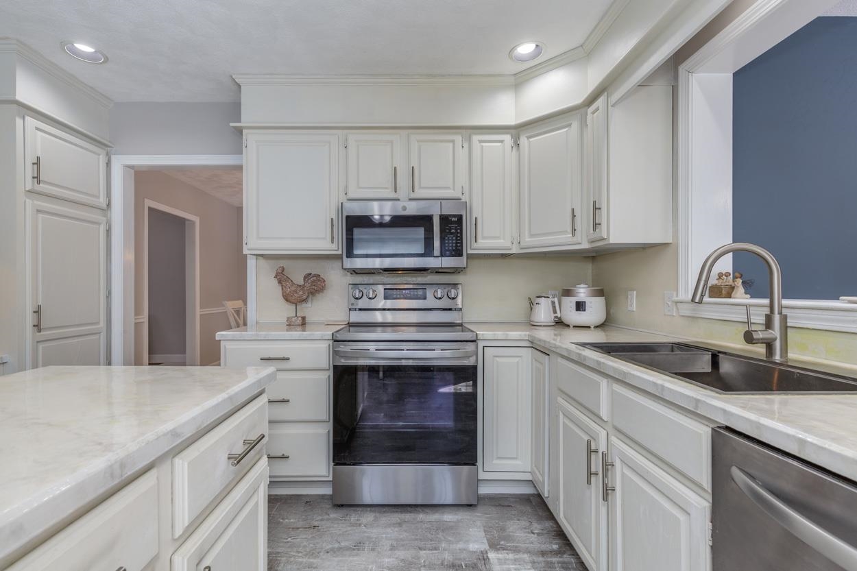 6 Concord Drive, Unit 20 Atkinson, NH 03811 - Photo 17 of 60