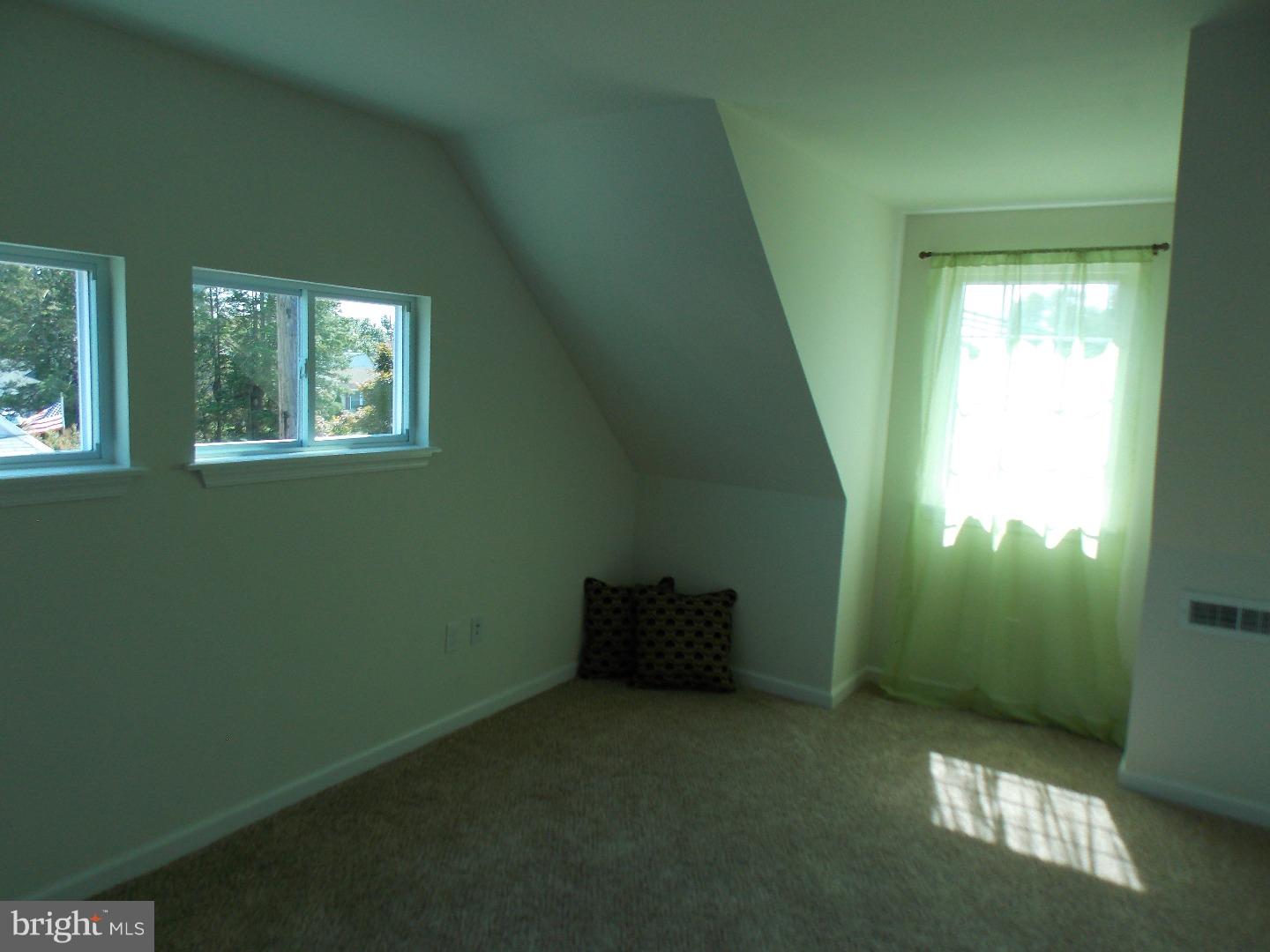 4 Crystal Road Levittown, PA 19057 - Photo 16 of 19