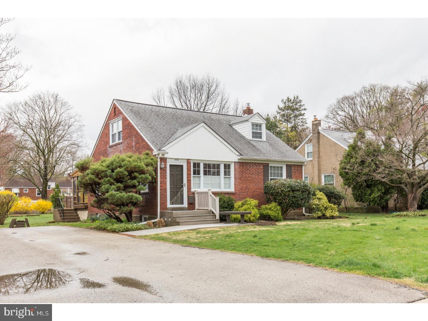 434 Kent Road Springfield, PA 19064 - Photo 2 of 25 Exterior Front