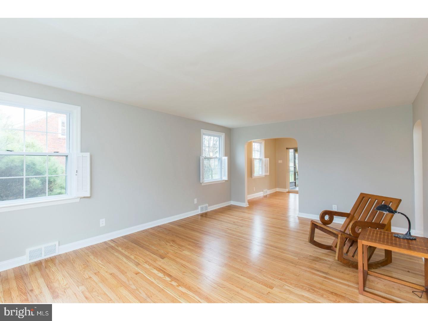 434 Kent Road Springfield, PA 19064 - Photo 4 of 25 Living Room