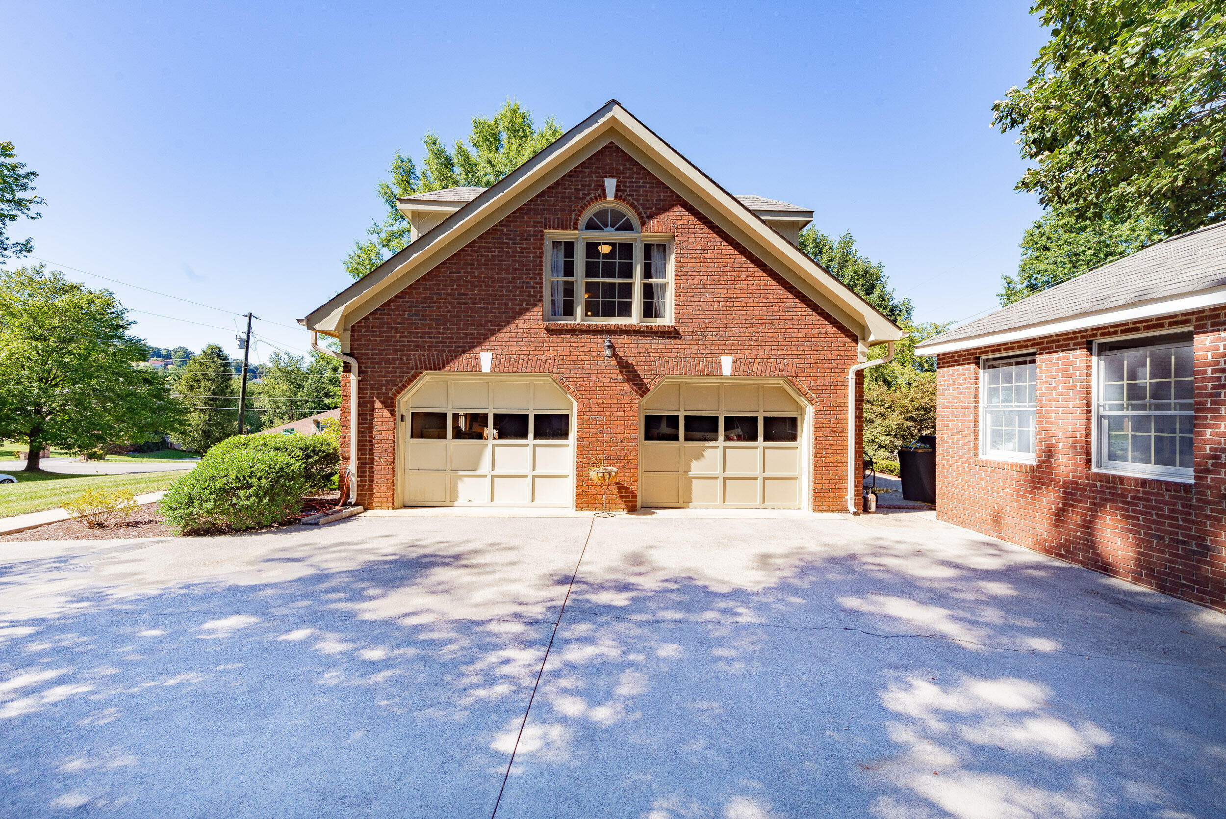 101 Partridge Place Kingsport, TN 37663 - Photo 9 of 50 Garage