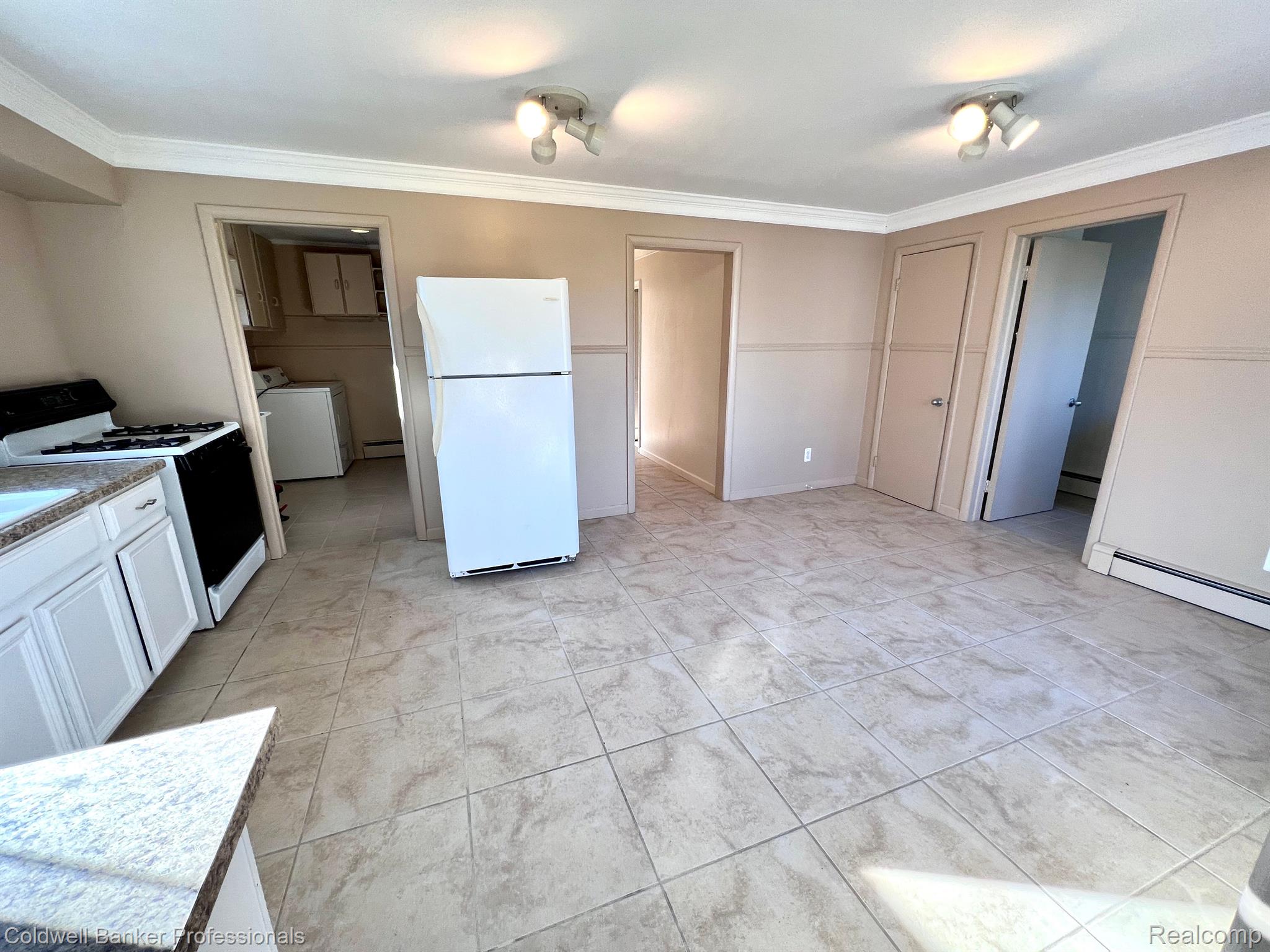1716 Milverton Road Troy, MI 48083 - Photo 6 of 18 Kitchen/Dining