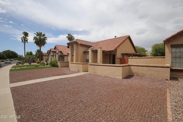 $2,300 | 1820 East Secretariat Drive, Tempe, AZ 85284