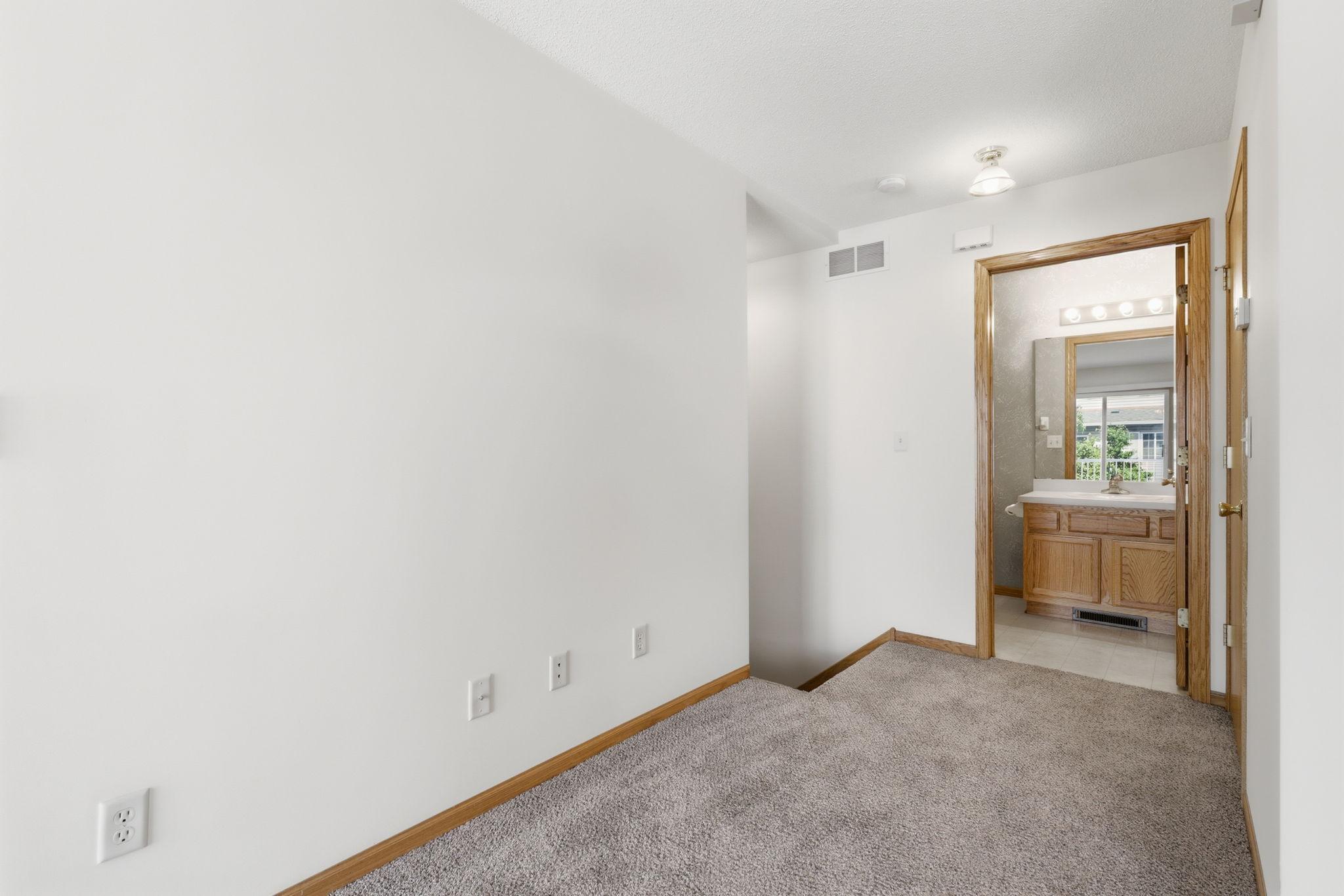 1587 County Rd D East Maplewood, MN 55109 - Photo 13 of 24 Gallery Image 13