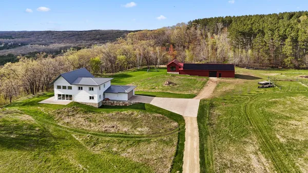 $800,000 | 434 210th Avenue, Somerset, WI 54025