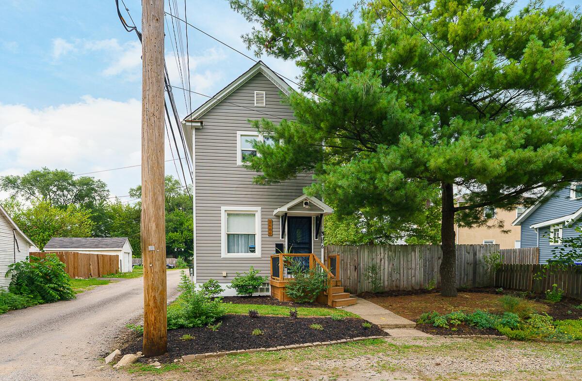 2686 Wicklow Road Columbus, OH 43204 - Photo 2 of 34 2686_Wicklow_Rd-2