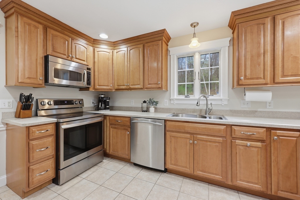 324 West Sutton Road Sutton, MA 01590 - Photo 11 of 42