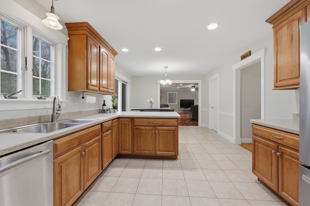 324 West Sutton Road Sutton, MA 01590 - Photo 13 of 42