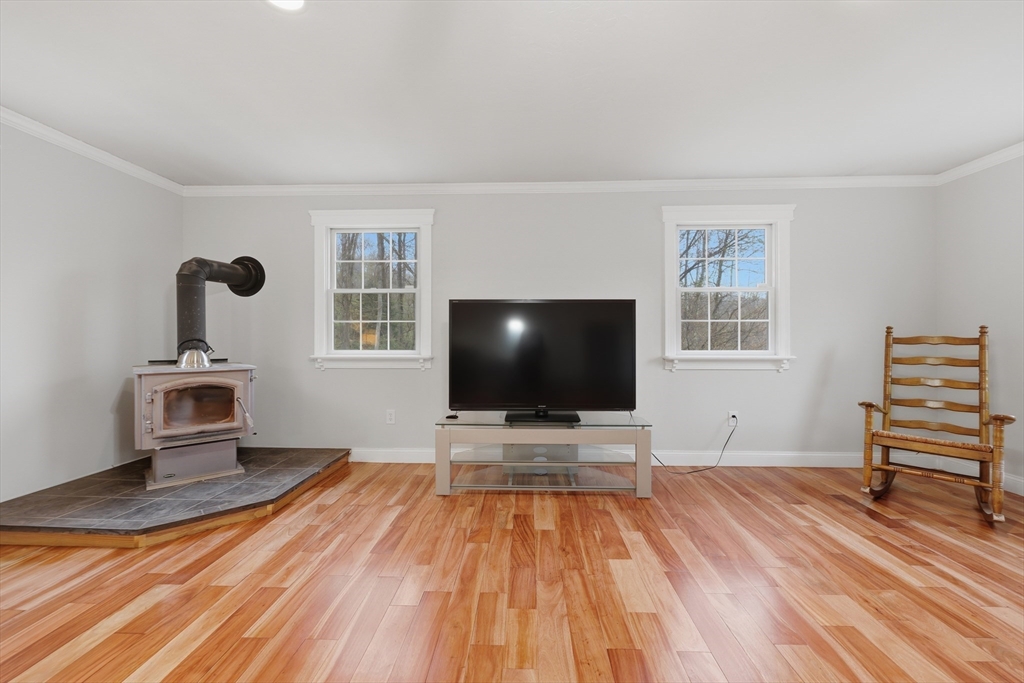 324 West Sutton Road Sutton, MA 01590 - Photo 6 of 42