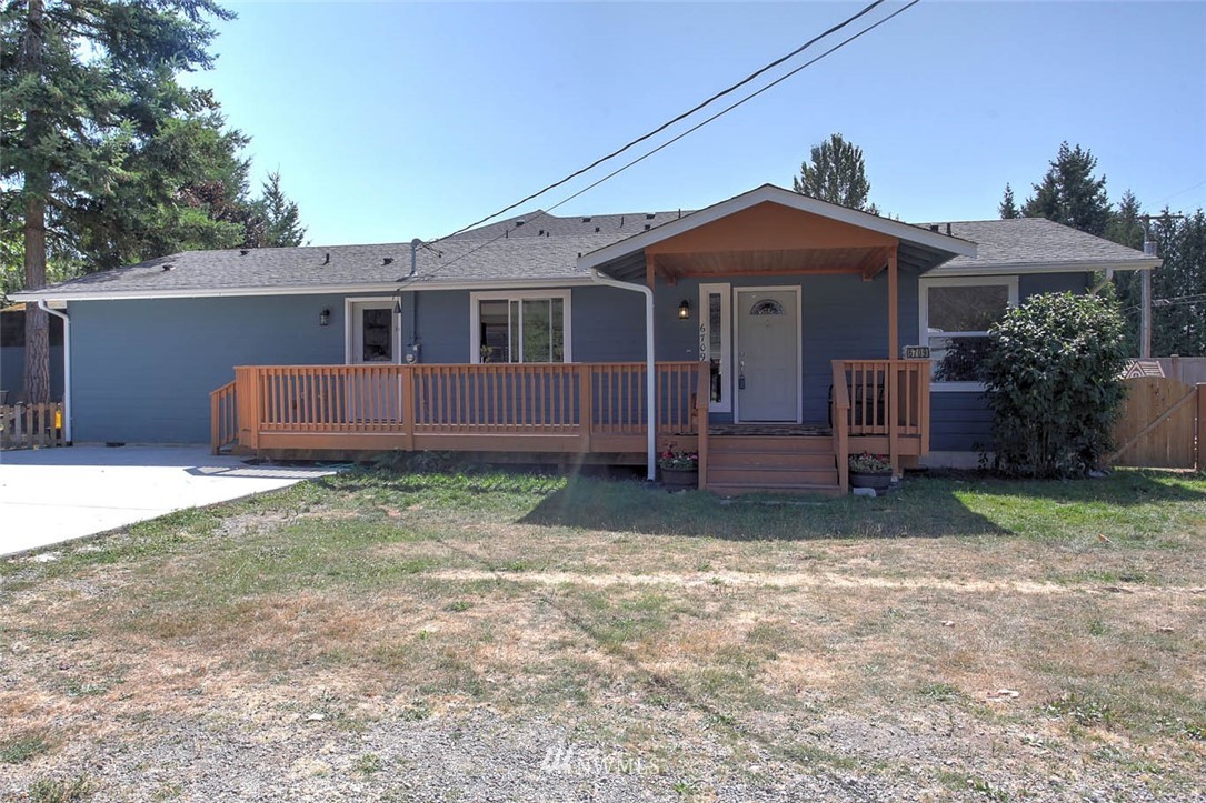6709 Northeast 2nd Place Renton, WA 98059 - Photo 1 of 22