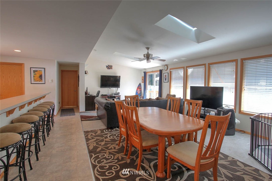 6709 Northeast 2nd Place Renton, WA 98059 - Photo 14 of 22