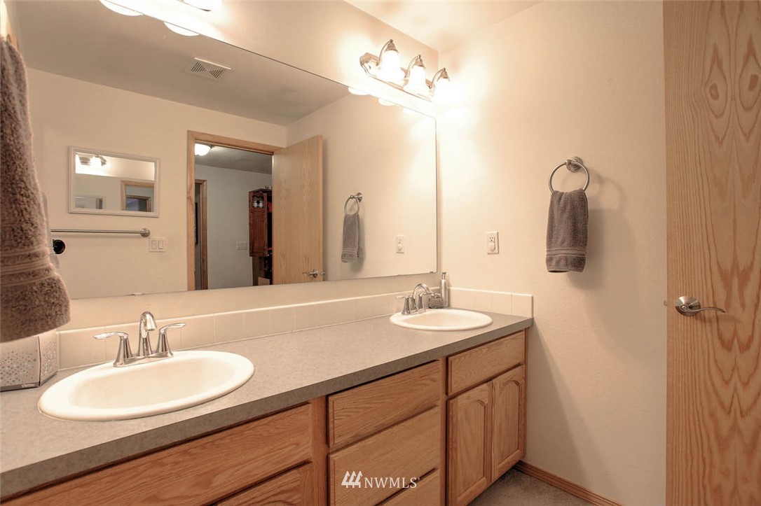 6709 Northeast 2nd Place Renton, WA 98059 - Photo 17 of 22