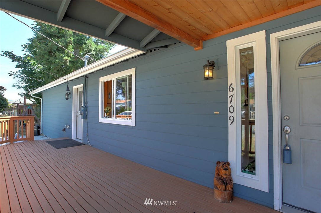 6709 Northeast 2nd Place Renton, WA 98059 - Photo 3 of 22