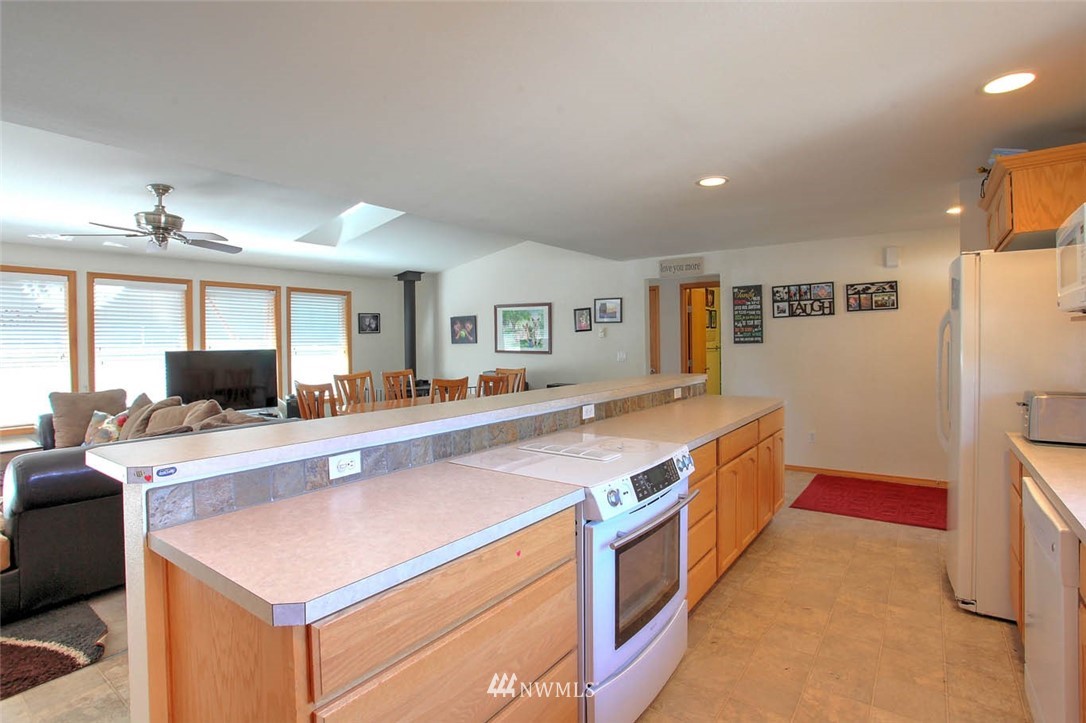 6709 Northeast 2nd Place Renton, WA 98059 - Photo 6 of 22