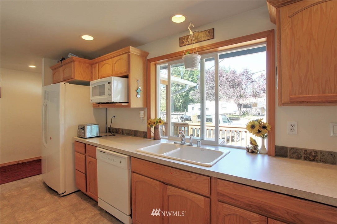 6709 Northeast 2nd Place Renton, WA 98059 - Photo 7 of 22