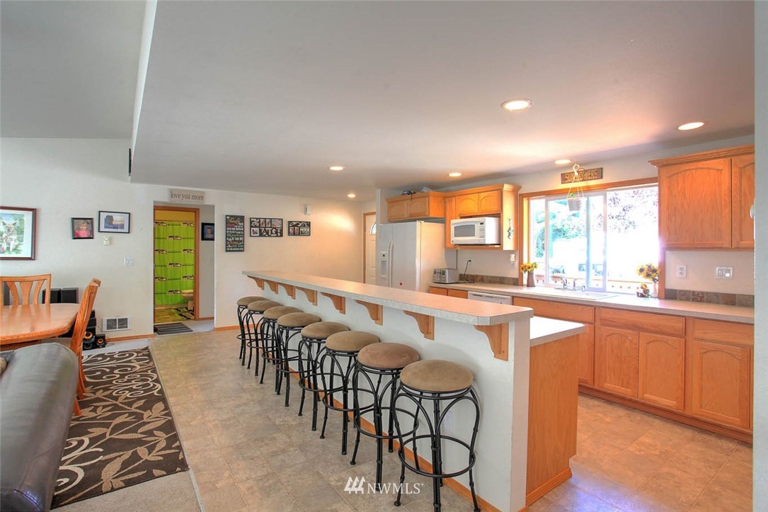 6709 Northeast 2nd Place Renton, WA 98059 - Photo 8 of 22