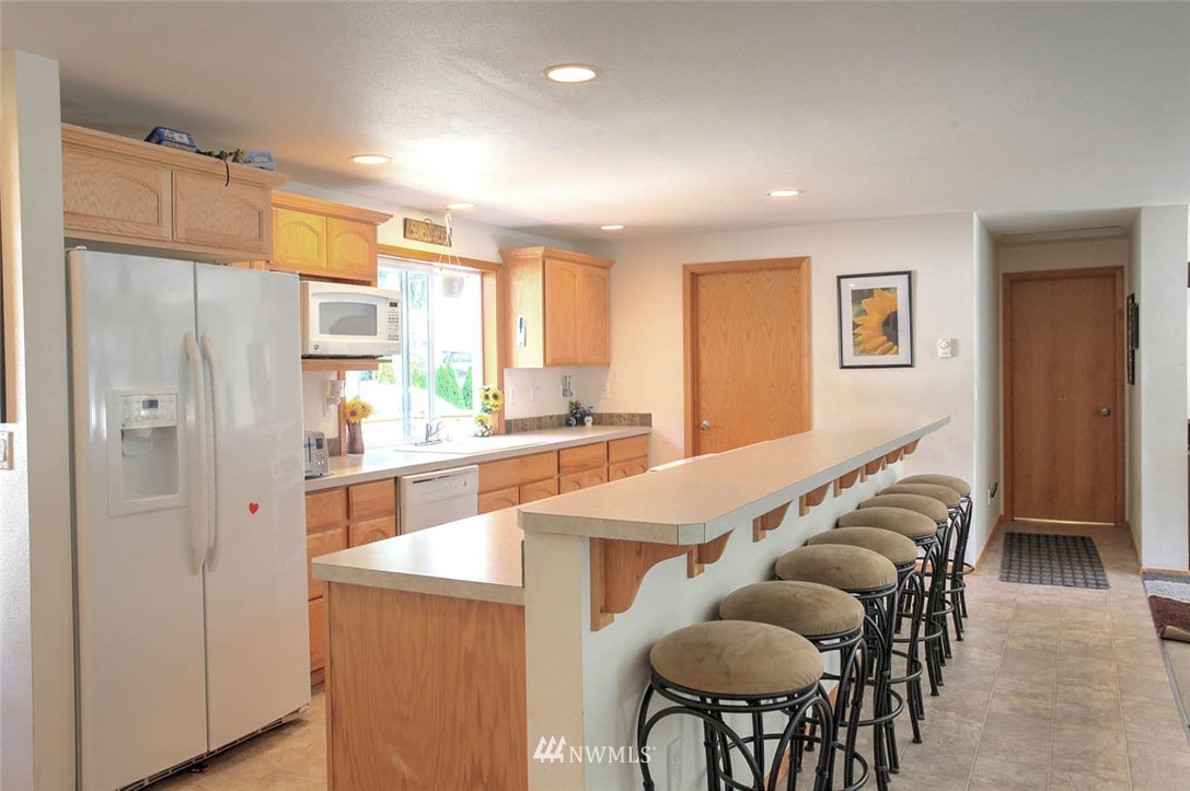6709 Northeast 2nd Place Renton, WA 98059 - Photo 9 of 22