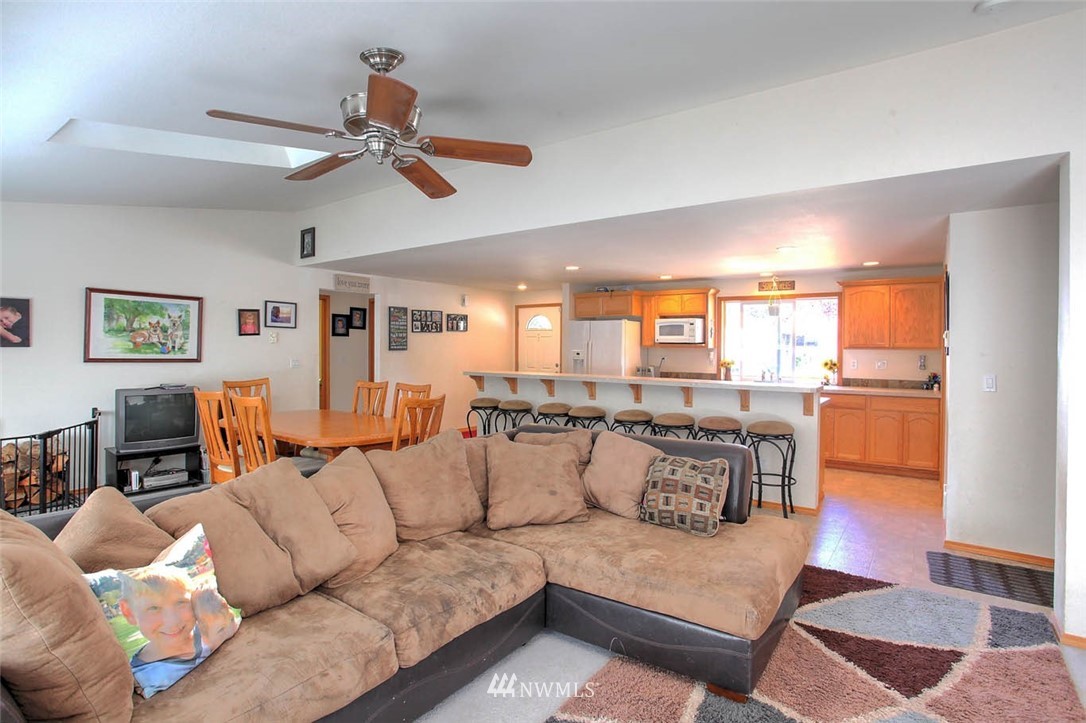 6709 Northeast 2nd Place Renton, WA 98059 - Photo 10 of 22