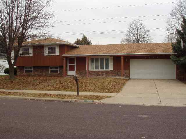 2714 North Rustic Ridge Drive Peoria, IL 61604 - Photo 1 of 7 Gallery Image 1